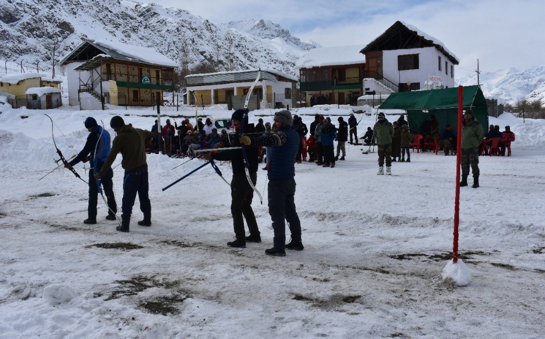 adgpi's tweet photo. Jawan & Awaam. #TogetherForever
The #ForeverInOps #WinterCarnival at #Dras commenced with the event of Archery under aegis of #DrasWarriors Brigade.
120 #Archers representing their Club, participated in this event with lot of enthusiasm and passion. https://t.co/zgaSt2Uw0f