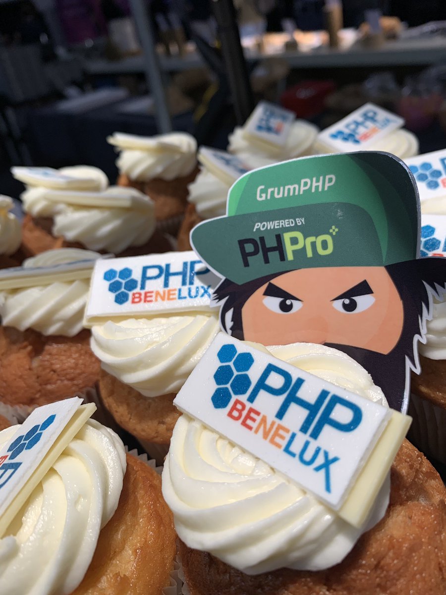 PHProtweets's tweet image. #phpbnl19 @GrumPhp likes the cupcakes!