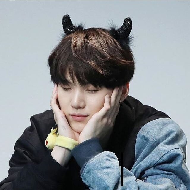 pkjmpoem_'s tweet photo. A verdade é que muita gente aqui se importa mais é com likes e seguidores. BTS acaba sempre ficando em segundo plano.
É isto, views em DNA!
@BTS_twt
#DNAgot1B
#BArmyStreamDNA https://t.co/8c2U2pfRJn