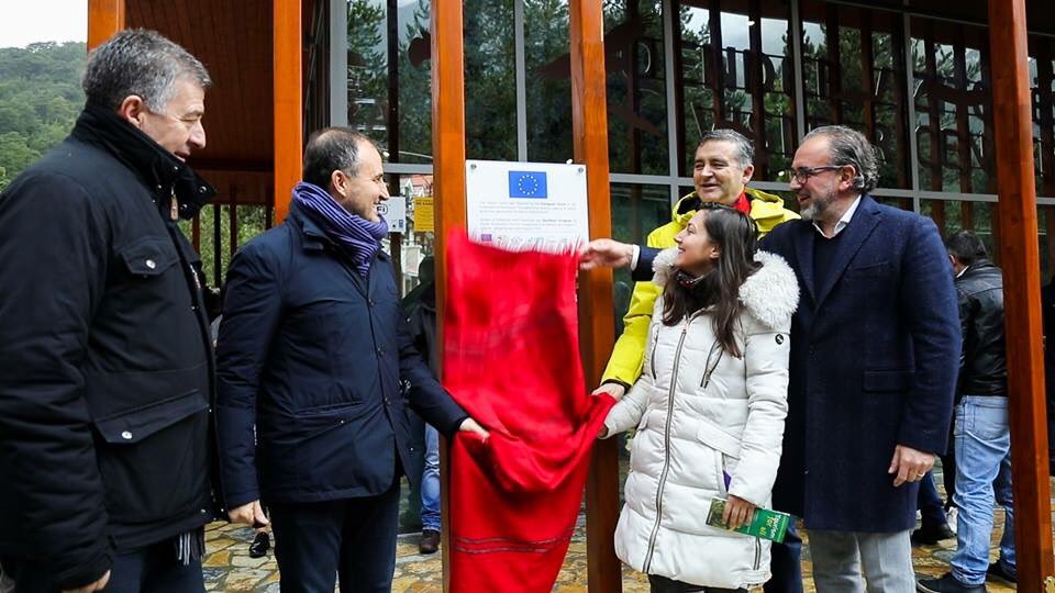 BlendiKlosi's tweet photo. Qendër e re informimi në Parkun Kombëtar të Llogarasë! Për turizëm të qëndrueshëm, çelësi i suksesit është mbrojtja e mjedisit e promovimi i biodiversitetit! Faleminderit, ambasadorit të BE-së në Tiranë, z. Luigi Soreca e Kooperacionit Italian, për bashkëpunimin e shkëlqyer. https://t.co/VUaa4C5yIi