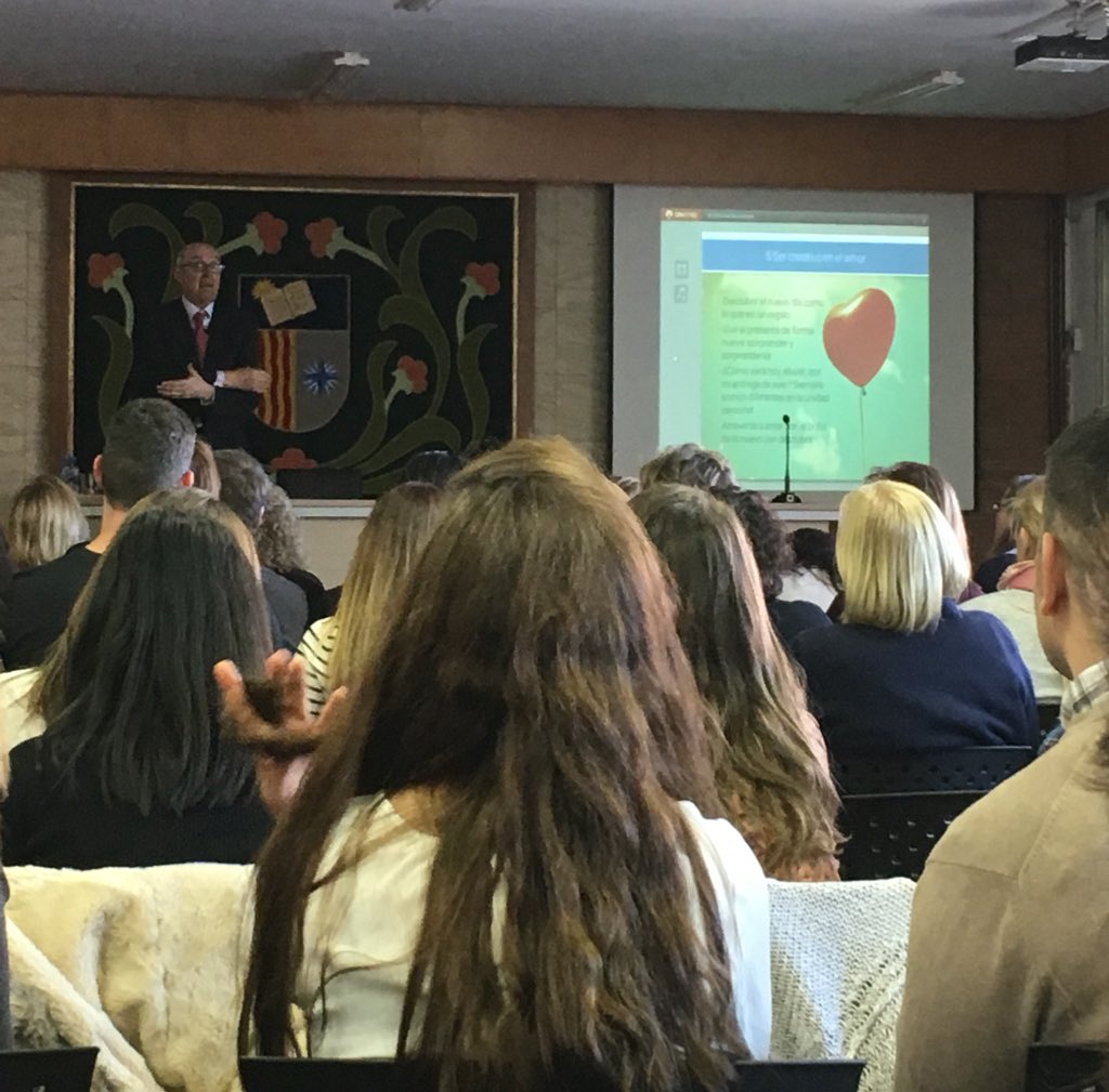 aura_institucio's tweet image. “Se creativo en el amor” Juanjo Javaloyes @IdentitasEdu #jornadamatrimonios #familyproject