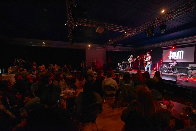 DesperateBeauty’s pics and videos