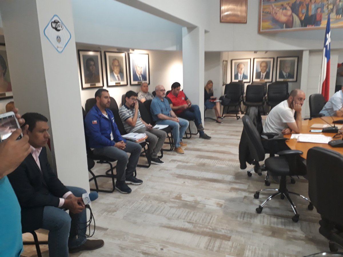 Asistimos al concejo municipal extraordinario, donde se trataría el tema del ALUMBRADO público. Lamentablemente, NO HUBO QUORUM. alcaldesa tendría facultad para resolver. #Antofagasta