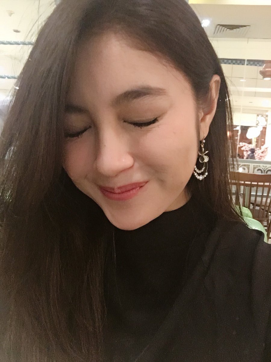 Hello aku lg dinner bareng keluarga nih, kalian malam minggu kemana? Enjoy yaaa salam sm keluarga kalian☺️ *lahsokkenal wkwk