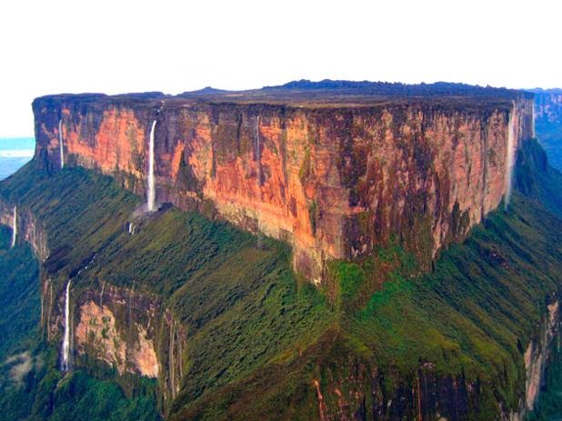 theonlinedept's tweet photo. The amazing shape of Mount Roraima. https://t.co/eI3BorfiqC
