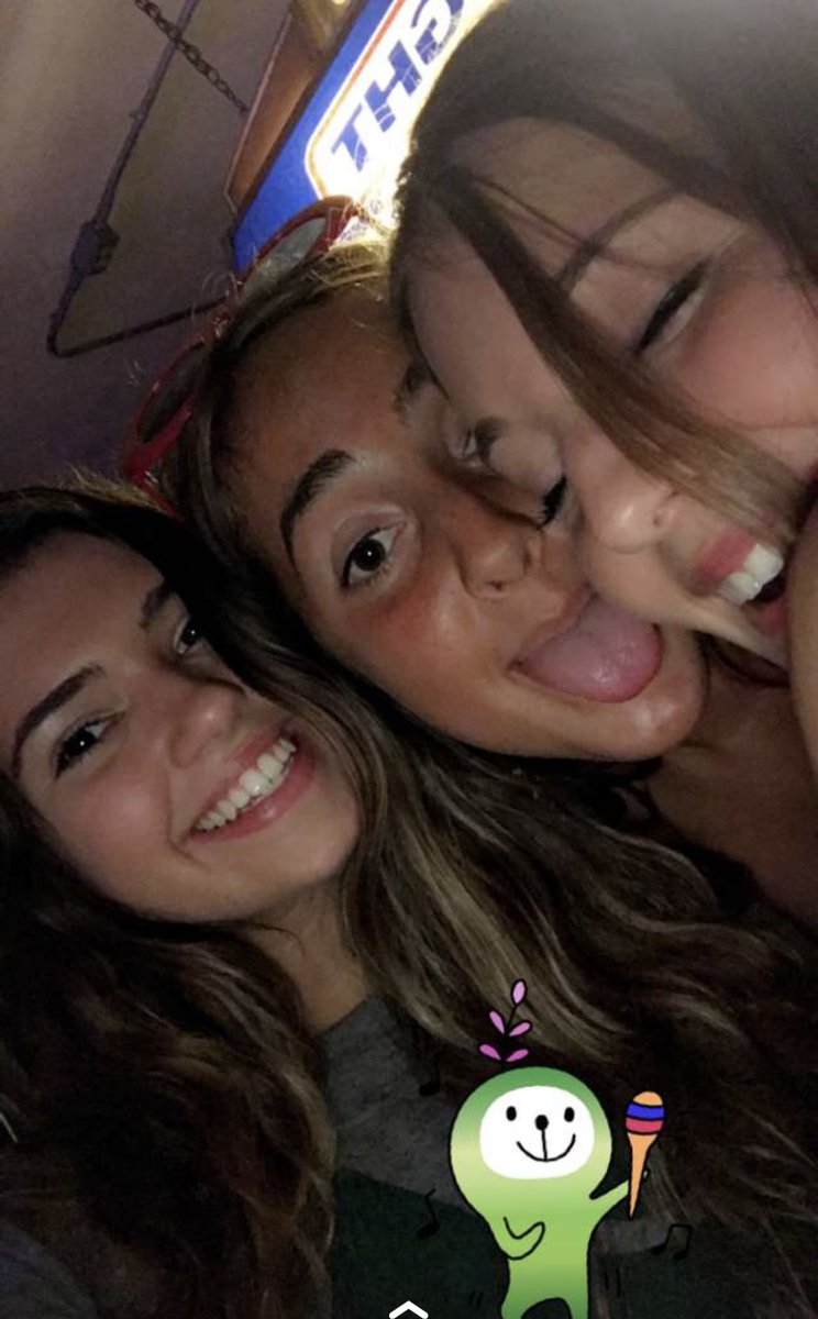 emiliekinzel's tweet photo. Mere!!!!! HAPPY bday sista✨LUV u lots ♡ can’t wait for next year hehehehehe @meredithhjoycee https://t.co/RVkBIdaMuu