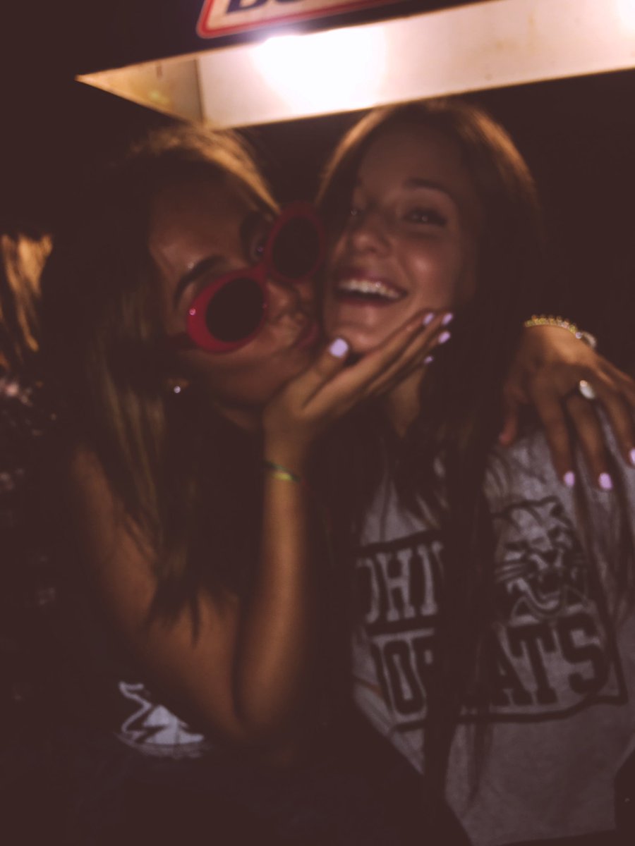 emiliekinzel's tweet photo. Mere!!!!! HAPPY bday sista✨LUV u lots ♡ can’t wait for next year hehehehehe @meredithhjoycee https://t.co/RVkBIdaMuu