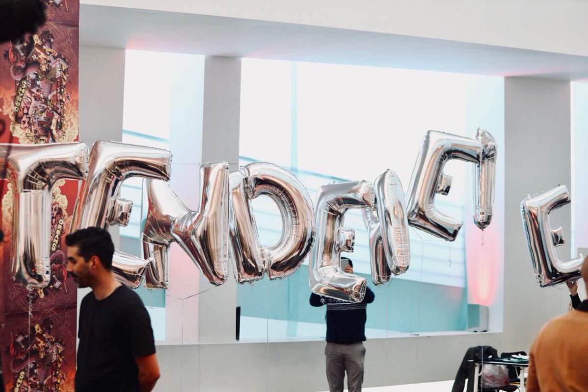 Fins aquí ‘Una acampada per al somni editorial’. Gràcies a tothom per venir a compartir aquesta tarda dedicada a l’#autoedició. 
Però aquest #DissabtesMACBA encara no acaba! A partir de les 21h. Dj set amb @svreca i Angel Molina a la #CapellaMACBA (entrades exhaurides!)