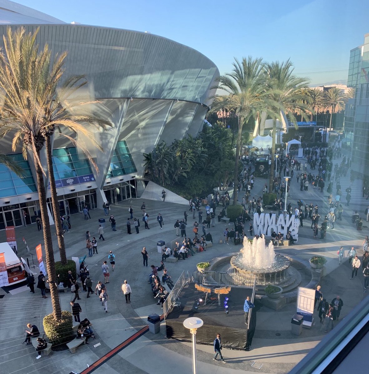 4everrFly's tweet image. NAMM from the sky!  #NAMMShow #namm2019 #musicproducer #songwriter #singer #anaheimconventioncenter #Anaheim