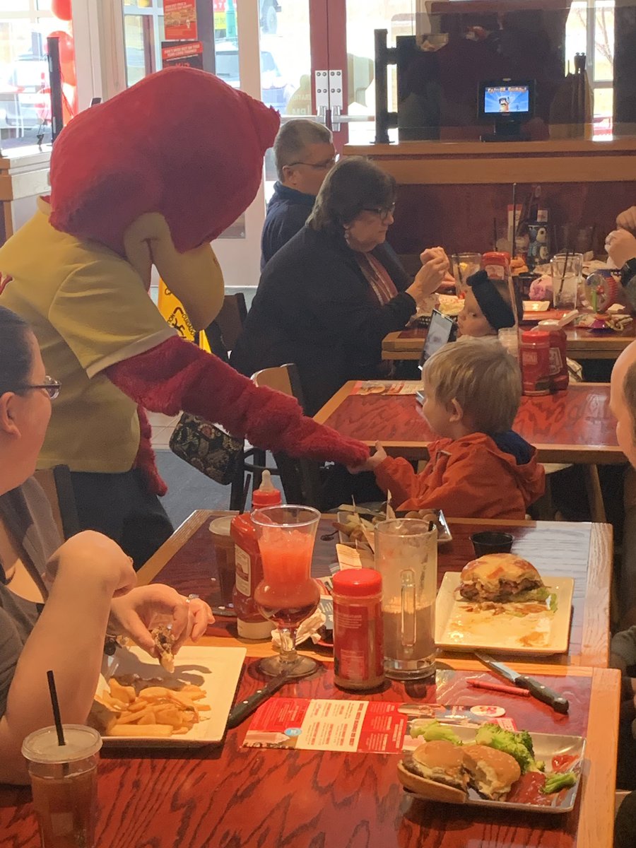HRedrobin's tweet image. Red came out to visit the kids @HRedrobin It’s always a fun day in Hamburg #LVRGFunAF #BottomlessFun @ConsenzaLVRG @HRATYOURSERVICE @MelissaWetzel8