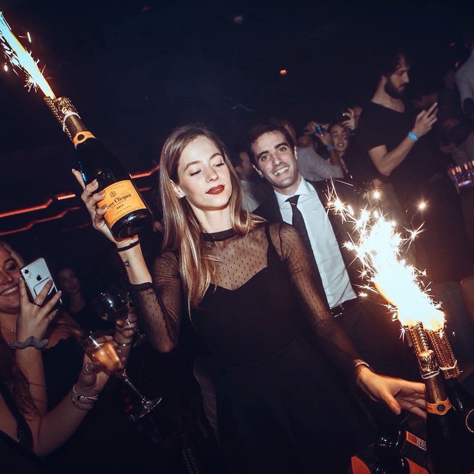 FiestasElite's tweet photo. No sabes dónde salir esta noche? Escribenos y te recomendaremos el mejor plan 💃 https://t.co/IfO40kN1qU