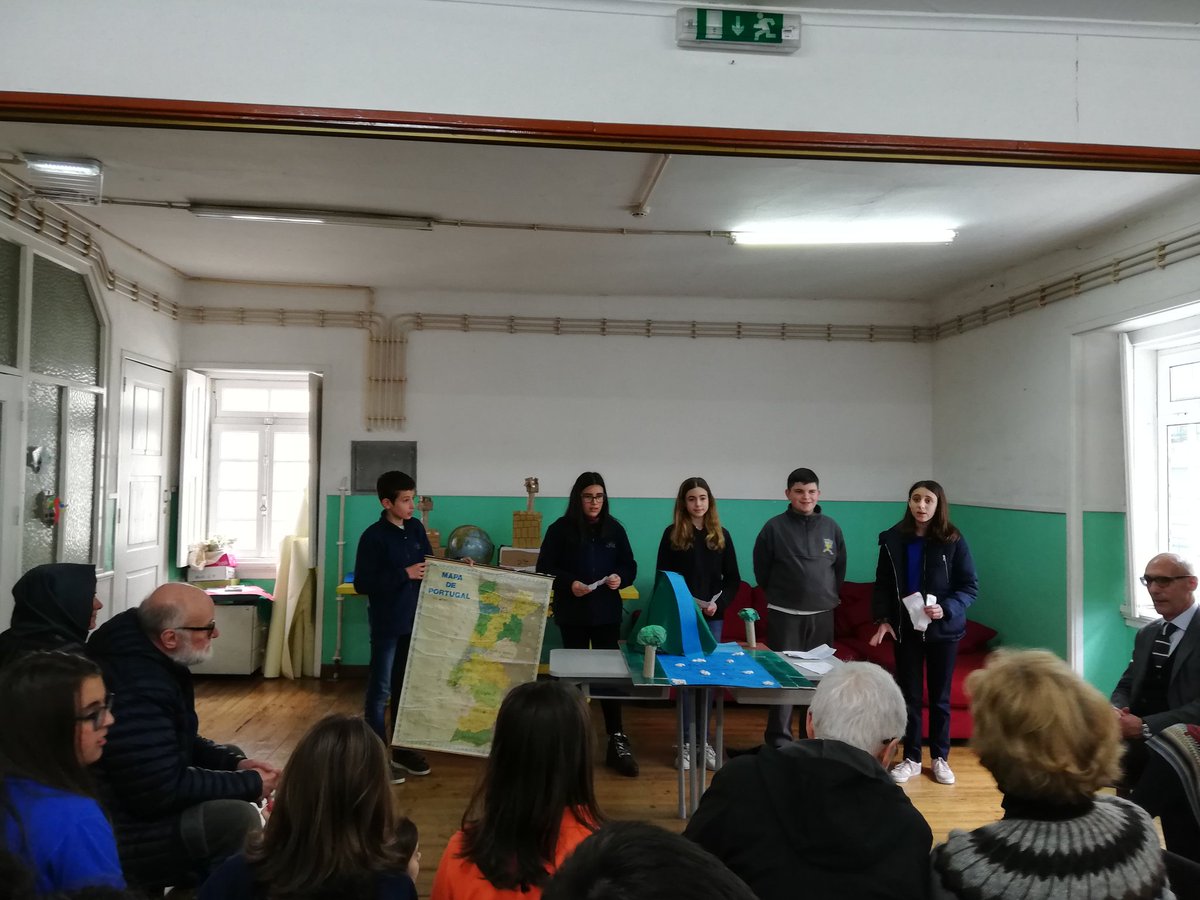Franner6thclass's tweet image. Day 5: After a lot of hard work we witnessed the final product/presentation of the autonomous learning project based lesson where Portuguese and Irish collaborated to present their work on landscapes in Portugal. So proud of our students @Erasmus1820 @EUErasmusPlus #franner