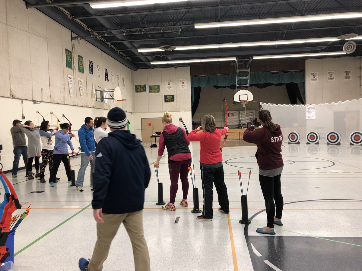 Ms_Robertson_PE's tweet image. Archery Certification through Outdoor Ed @stfxuniversity #SeeWhatIamLearning