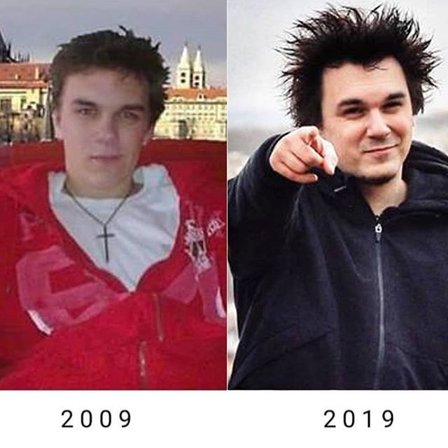 RealGeekShop's tweet photo. Ati a jeho desetiletá změna 😎. #10yearschallenge Víš jak dlouho Ati na ytb natáčí? 📷➡️komment
.
.
.
.
#ati #show #atishow #atimerch #atishowmerch #realgeek #realgeekcz #prague #ytb #youtube #youtuber #czyoutuber https://t.co/y4pNS1UAz8 https://t.co/e2QHhuIV8p