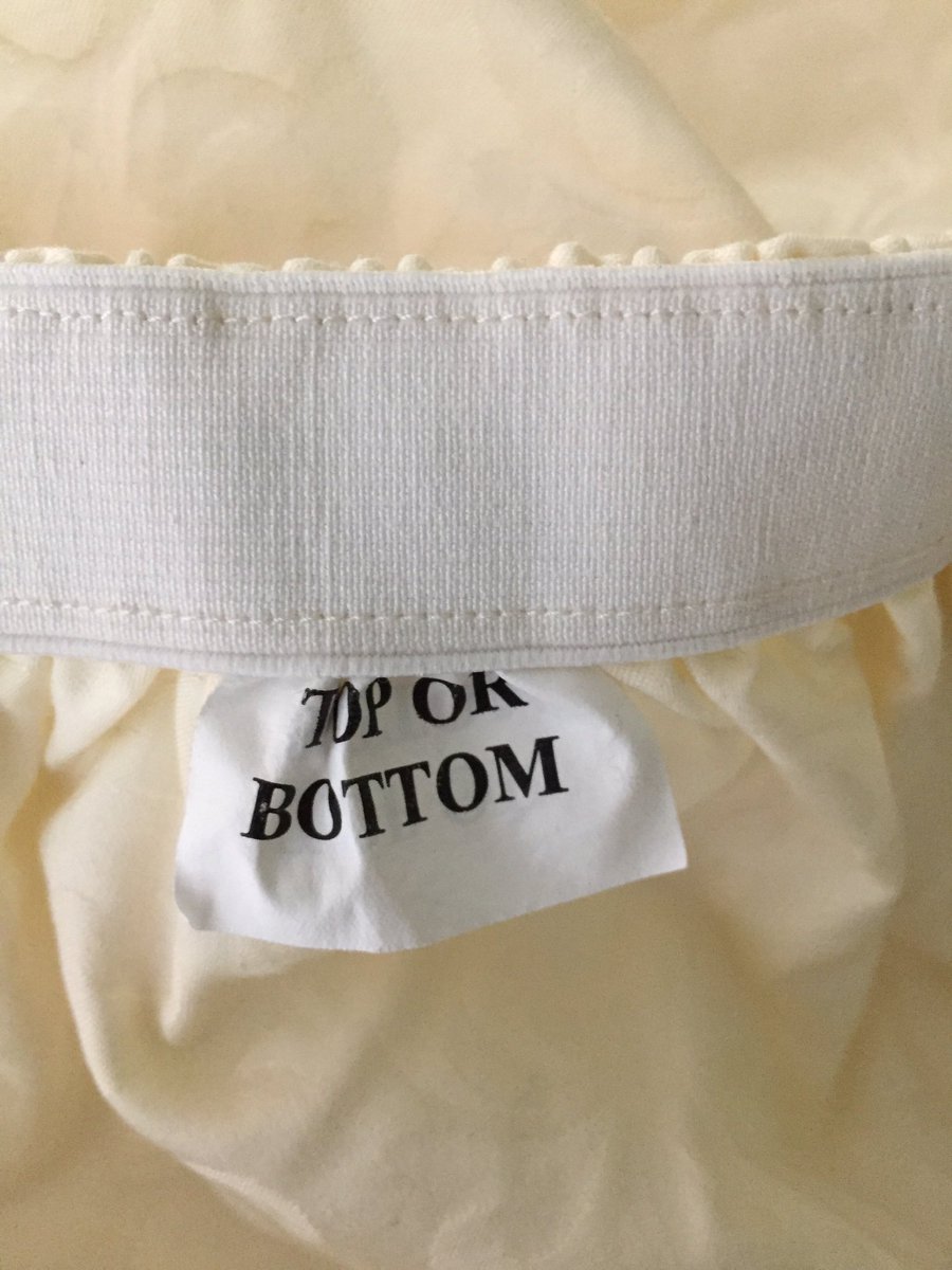MaryNicWNY's tweet photo. You know you bought a good sheet set when they volunteer this very helpful information! #Wamsutta #TopBottomSide https://t.co/2kkajUteBT