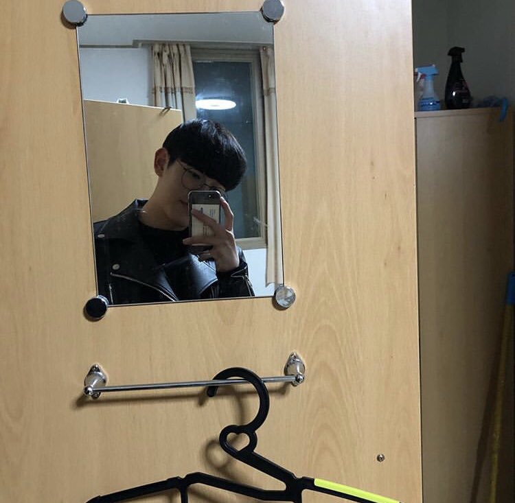 live_busan's tweet photo. 안경 쓴게 나아 안 쓴게 나아?  #19금 #멜돔 #멜섭 #펨섭 #펨돔 #섹스타그램 #섹스타그렘 https://t.co/dt3m1dgB7M
