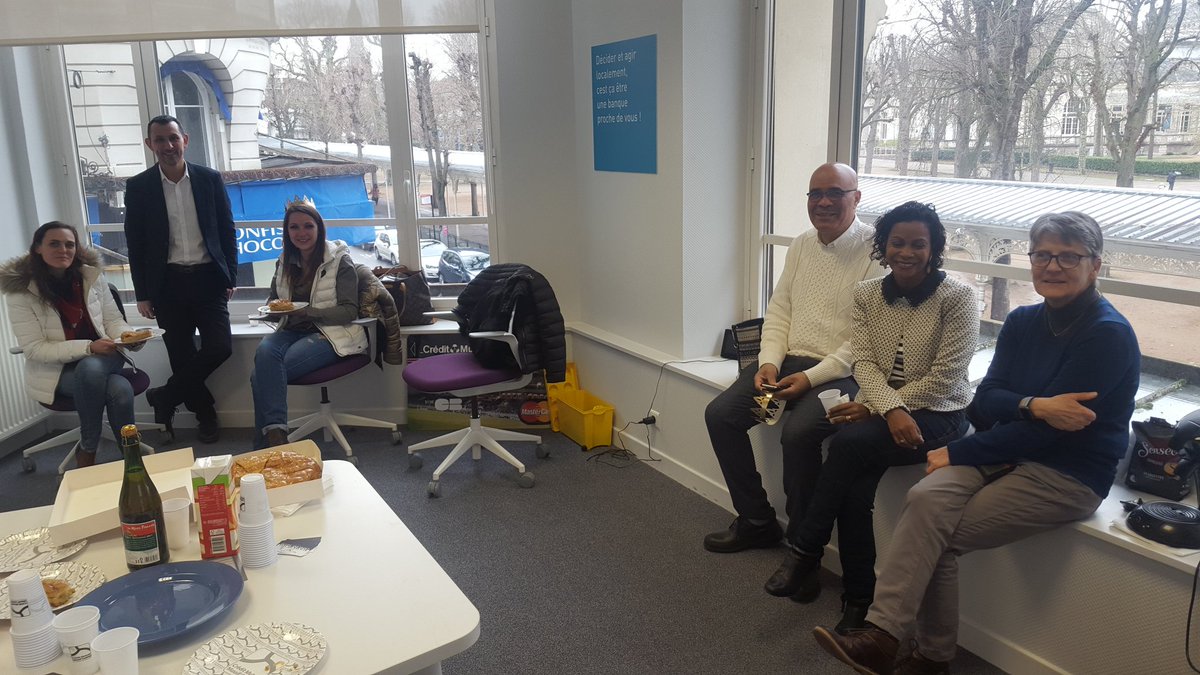 lorentroy15's tweet photo. Ce samedi c'est la galette à la Caisse de Vichy avec nos sociétaires heureux d être dans une banque digitale et humaine. #Credit Mutuel Arkea . https://t.co/jIrVFUzWhw