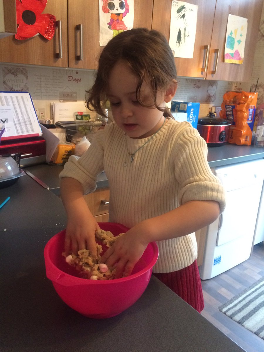 kazziecuff's tweet photo. A wet day outside so Grace is making cookies #p2/1 Bowhouse ps https://t.co/rEawOY10ws