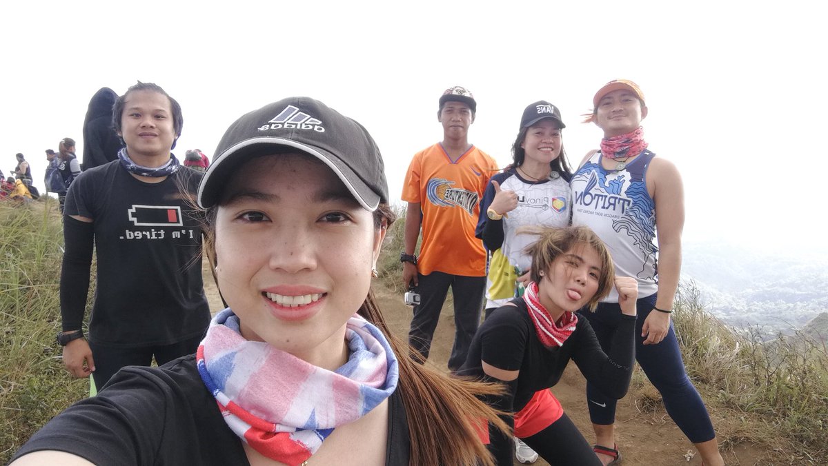 airaruelan_'s tweet photo. get a hiking buddies who can still slay after 🤣👌🏼#ThatsAss #MountBatulao #MyFirst https://t.co/O11LSY5ET5