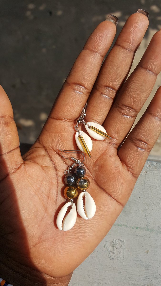 OnuiEssentials's tweet photo. The beautyπππ
#xoxo #onuiessentials #cowrieshells #shells #cowrie #earrings #craft https://t.co/g8CpBFXdmw