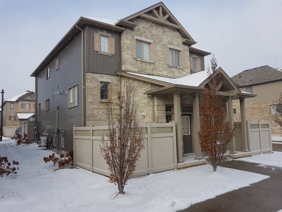 Pasztor79's tweet photo. One Bedroom Executive Condo available Feb 1. in University Village.  DM for more details or inquiries. https://t.co/7r1I0eWqXx
