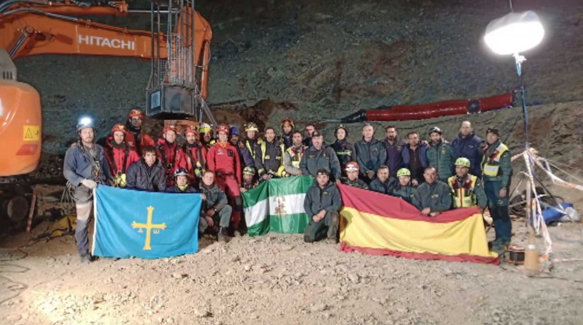 noticias_cuatro's tweet photo. La imagen de la solidaridad del rescate de #Julen https://t.co/vEClWe5vrg https://t.co/ZUv5hxw7GJ