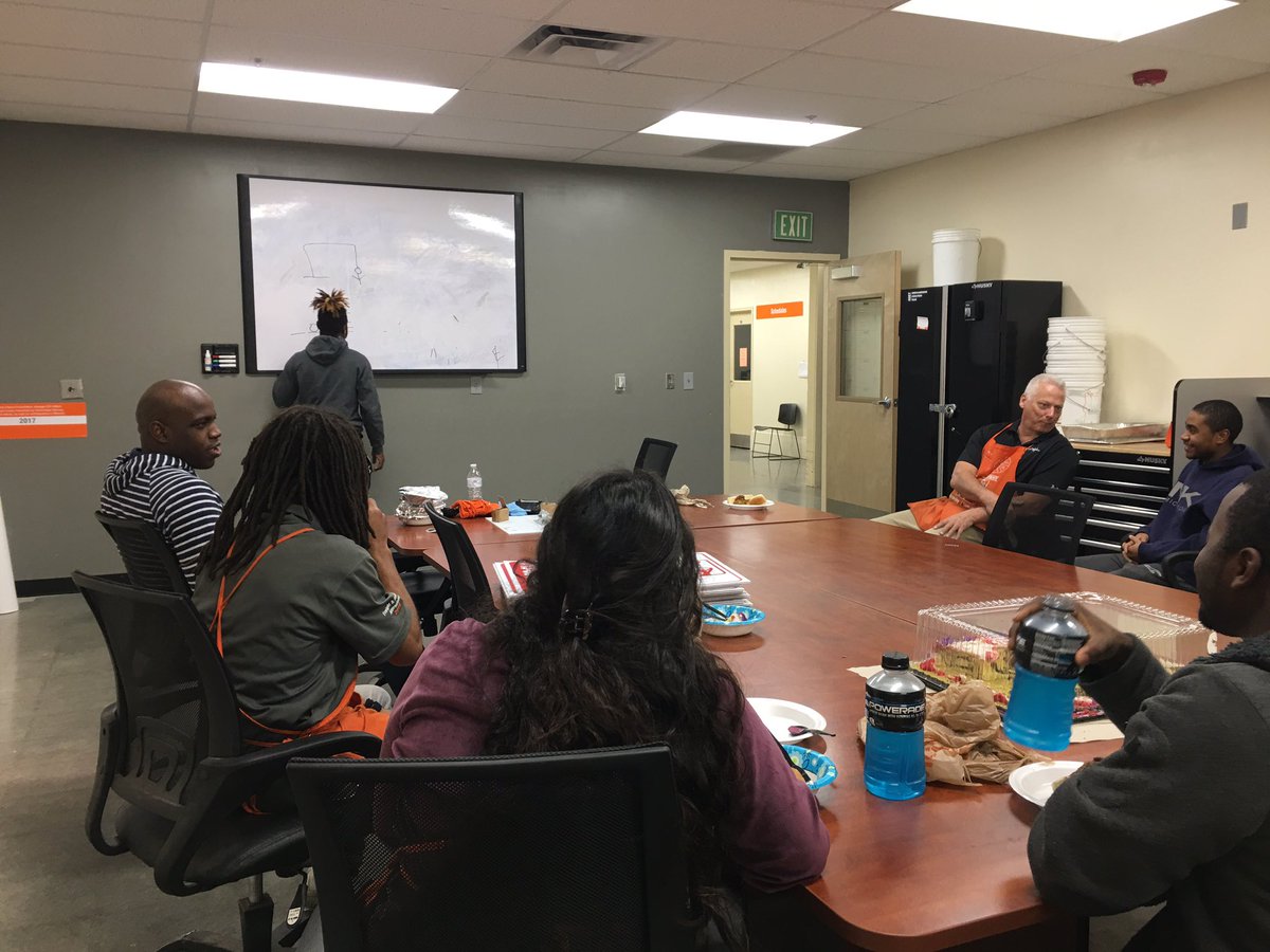 fofocuddly's tweet photo. These past 2 working with the freight team has been awesome ! I have gotten to know an amazing team of talented men and women! They are dedicated, hardworking, and funny as all heck! I’ve learned so much and will cherish the experience! https://t.co/e3b4eVskEf