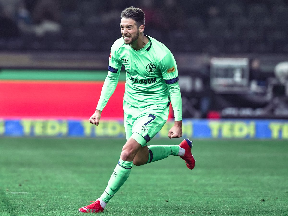 Mark_Uth's tweet photo. Immer weiter... 💪⚒💙
Freitagabend, 550km Entfernung und unglaubliche Unterstützung! Danke!!! 🙏🙌
#S04 #MU7 https://t.co/f2KH3swkqh