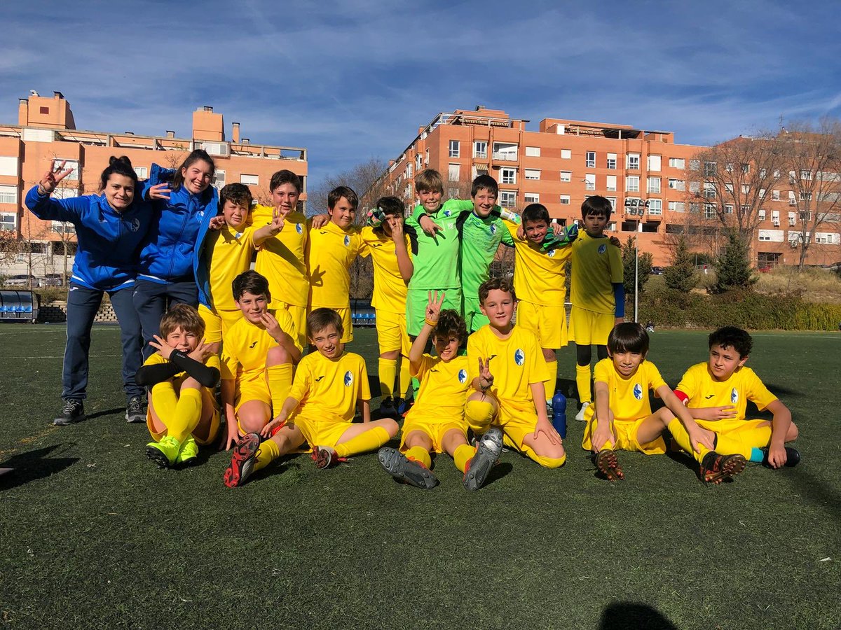 LasRozas_CF's tweet photo. CANTERA| @CDMasriver 1-9 Alevín D

⚽️⚽️⚽️⚽️ Jorge
⚽️⚽️⚽️ Marcos
⚽️ Manu
⚽️ David

Gran triunfo de los chicos de Eli Cisneros y Jimena con un partidazo de todo el equipo. FELICIDADES por el grana trabajo que habéis hecho, chavales.

💙 #CorazónAzul 💙
🔵⚪️ #VamosLasRozas 🔵⚪️ https://t.co/GbF6iIeqct