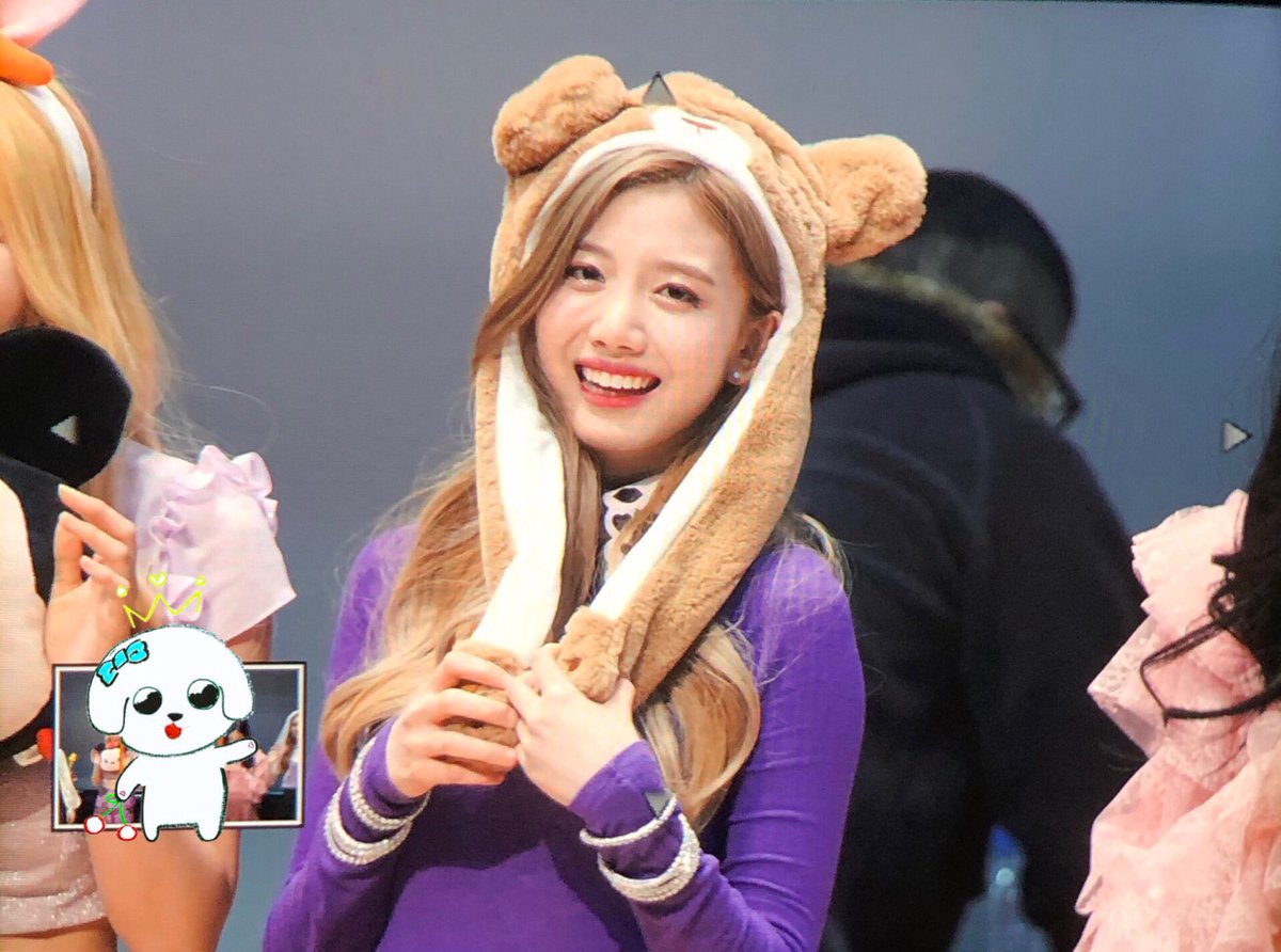 TwinkleYuyu's tweet photo. 190126 상암 3D영화관 팬사인회 프리뷰 

#체리블렛 #유주 #최유주 #CherryBullet #YUJU 
@cherrybullet https://t.co/2TjAkqDnim