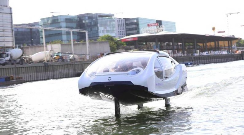 Les premières bulles à foil vendues ! 

C’est un client de Floride qui a signé la première commande des Sea Bubbles, ces « bulles » qui volent sur l’eau grâce à leurs foils.