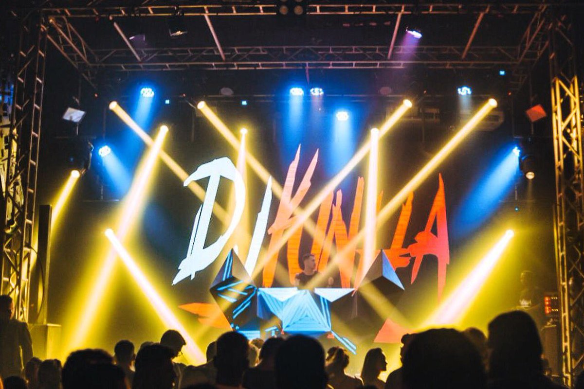 Kinhatunes's tweet photo. Passando mais uma vez pra lembrar que Domingo agora às 19h tem lançamento de mais um aftermovie desse dia inesquecível !! .
📸: @dutofilmes / @yupinheiro .
#DjKinhatodoLadodeFora #DjKinhaNaoPara #DjKinha #150BPM #150éoBPM #RJ #Funk #Pionner https://t.co/qNiwS6t5Xe