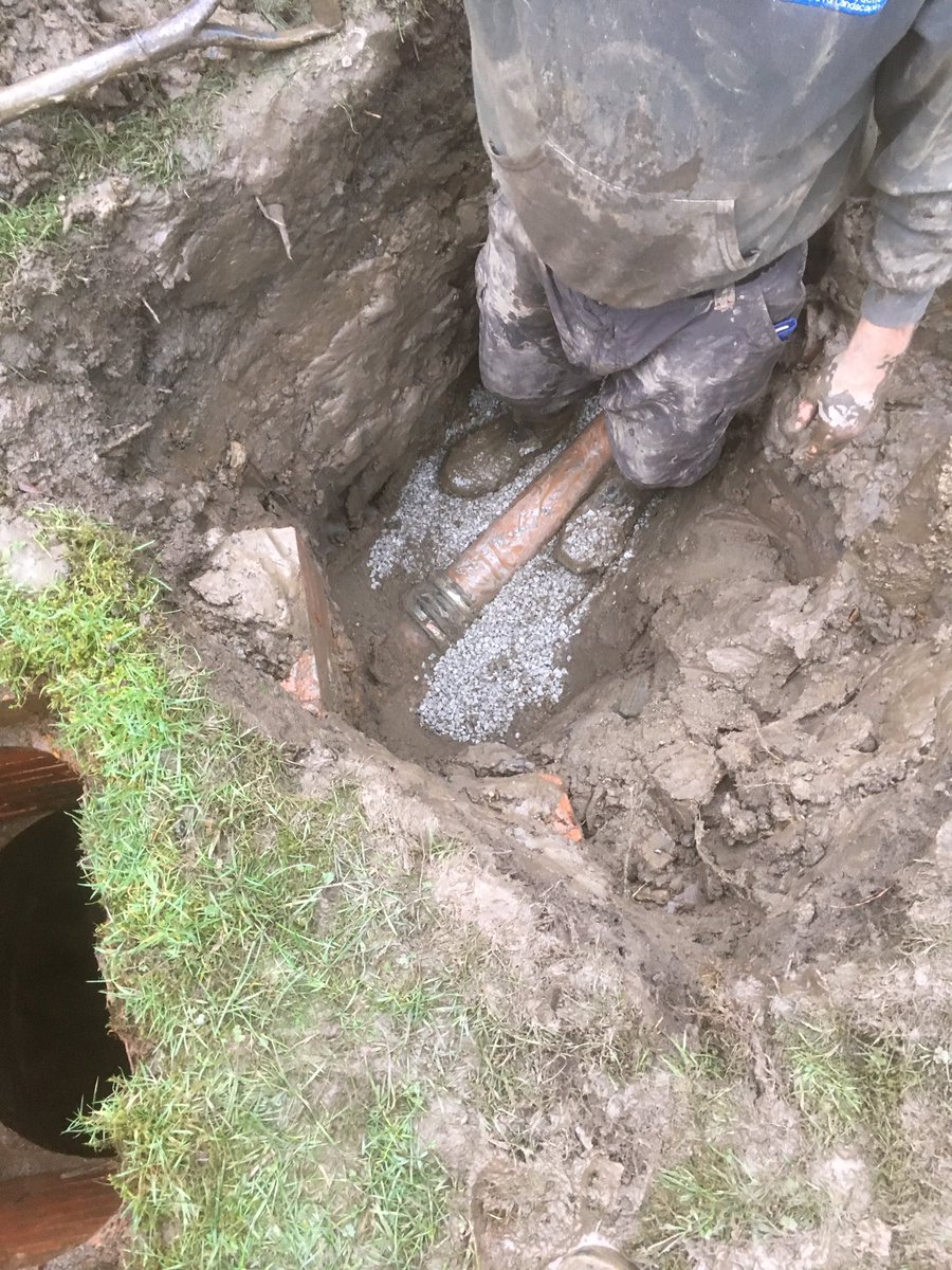 cdrconandland's tweet photo. Here the team repaired a drain in Helmshore. Although the pipe was still flowing it had a breakage which long term would have caused a build up of silt which would cause a blockage. #helmshore #rossendale #drainage #groundwork https://t.co/EJTNHl5yMV
