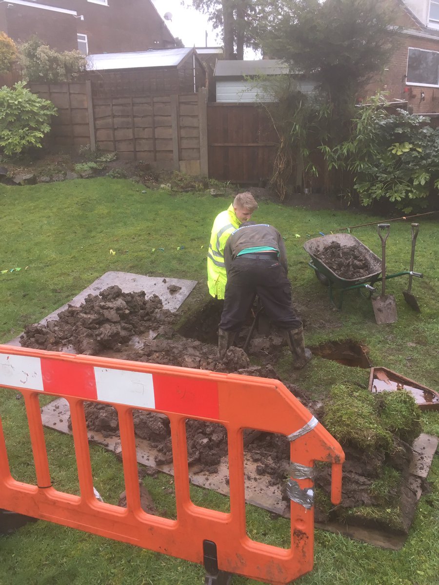 cdrconandland's tweet photo. Here the team repaired a drain in Helmshore. Although the pipe was still flowing it had a breakage which long term would have caused a build up of silt which would cause a blockage. #helmshore #rossendale #drainage #groundwork https://t.co/EJTNHl5yMV