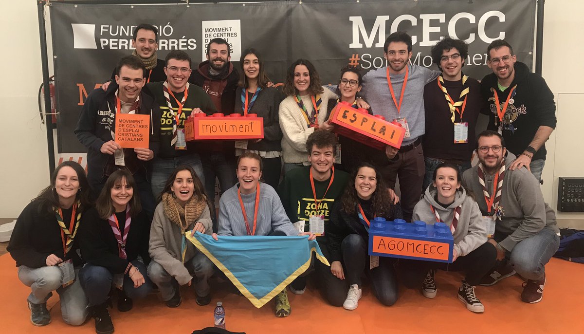 Zona12MCECC's tweet photo. Els responsables dels esplais de #zona12 construint #Moviment a l’#agomcecc2019 🗓

#somzona12 #sommcecc #sommonitors #sommoviment @esplaisMCECC @esplaidelroser @EsplailaBranca @esplaixiribec @CETeranyina @esplailarialla @EsplaiLaTrepa #esplaicanrull #esplaicancolapi https://t.co/0Wn5NxgEOX