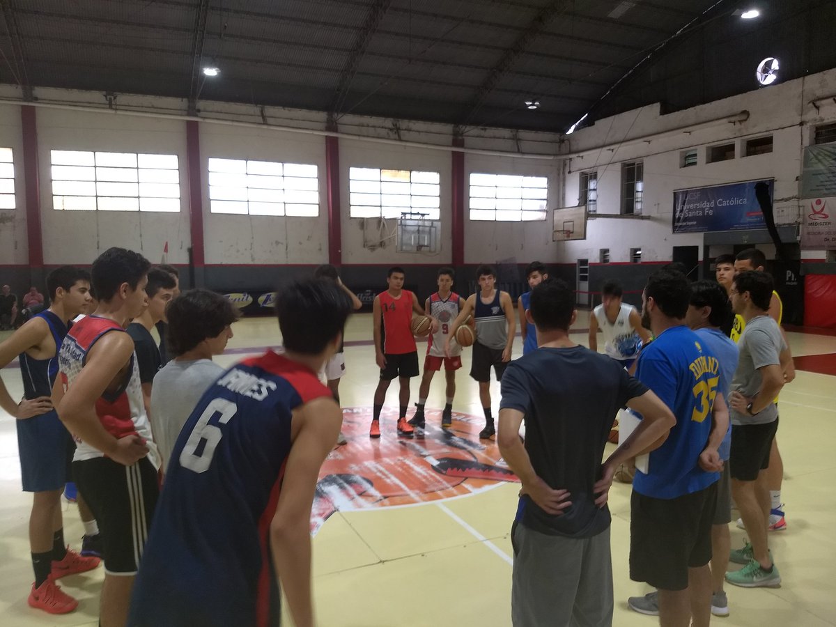 SomosBasquet's tweet photo. Comenzaron los trabajos del seleccionado de la Asociación Santafesina en categoría U17. El torneo se llevará a cabo en Vera y Calchaquí del 15 al 17 de marzo. Fotos de @asbprensa https://t.co/4EdfTtzKsc