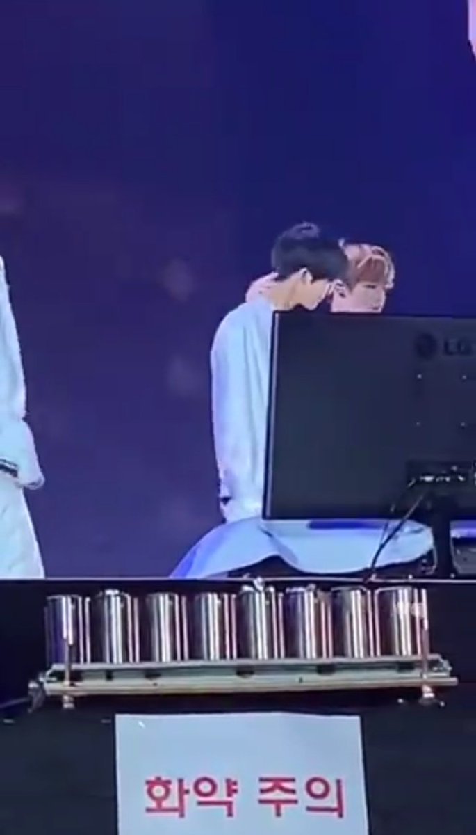nielxbae's tweet photo. daniel comforting jinyoung😭💕
#nieldeep https://t.co/bvljhBrhfB