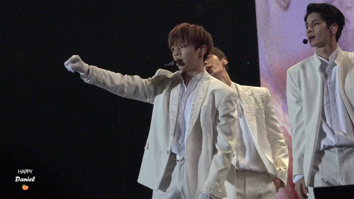 Happy_Daniel_1's tweet photo. 190126 THEREFORE 봄바람 #강다니엘 #KangDaniel 
우리 다시 만나 

FULL 👉 https://t.co/4elHJdLmpV https://t.co/xGHGa4FVnl