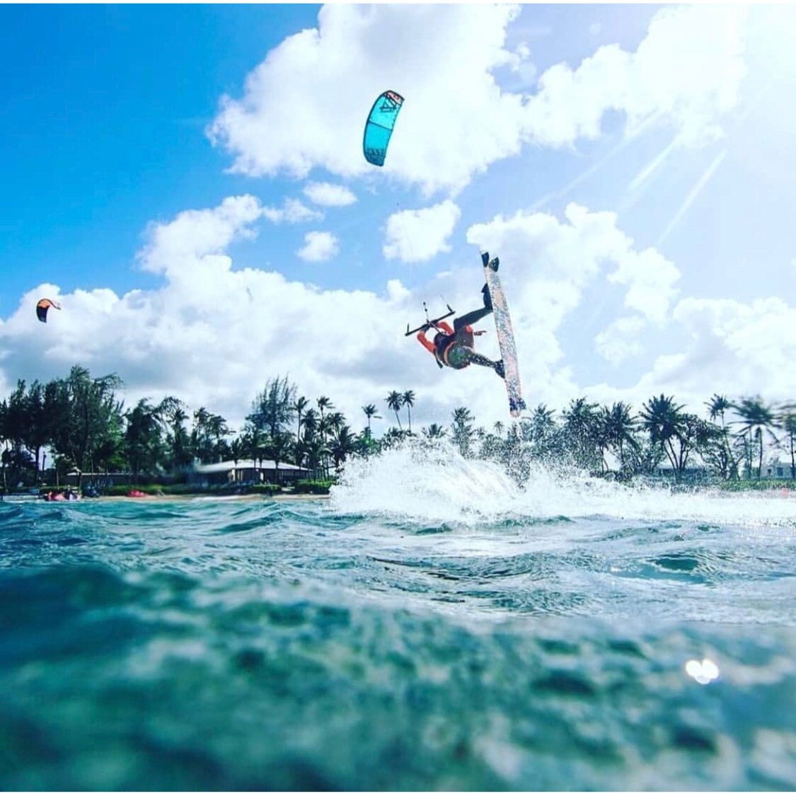 CTC_CONNECT's tweet image. Découvrez ou Apprenez le KiteSurf sous le soleil ☀️ 🏄‍♂️

Crédit: @eyescaraibes 
#kite #surfing #discover #activity #sport #beach #summer #saintfrancois #guadeloupe #ctcconnect