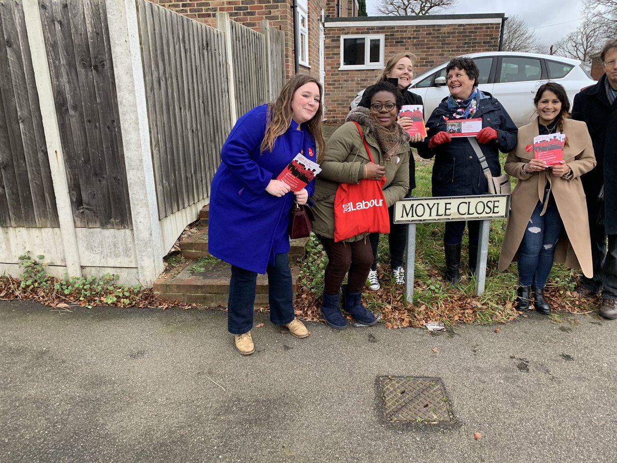 Freezing cold day but high spirits on the #LabourDoorstep @MedwayLabour #medway #rainhamsouth #rochestereast