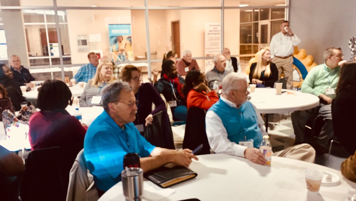 Filling my brain with #Rotary knowledge today! #RotaryLeadershipInstitute  #Rotary #ServiceAboveSelf  #PeopleofAction #Rotary7710