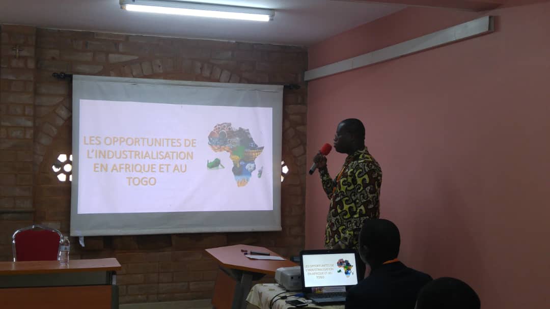 LreTogo's tweet photo. 📆 #LREMeetup en cours ...
Les opportunités de l'industrialisation en Afrique et au Togo
@AwagaPhil @CabinetSynergie @madeintogo_com @ImpalaBridge @Ria_Groupe @logexit @StartupEUAfrica @europeaid https://t.co/fXuXdJ8R4W