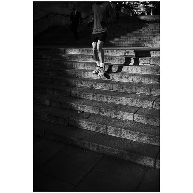 seantuck's tweet photo. Getting in that lunchtime run. #blackandwhite #blackandwhitephotography #streetphotography #streetdreamsmag #lensculture #steps #running #london #dukeofyorkcolumn #lightandshadow #shadow #sonya7iii #samyang35mm28 #lightroommobile #instagram #fitness #sho… https://t.co/gxkXklwB0f https://t.co/SaYHgqq0XV