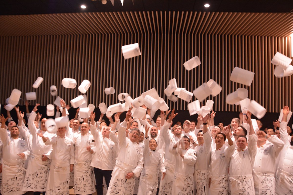 Let’s begin this 16th edition of the Coupe du Monde de la Pâtisserie! Good luck to everyone! ⭐️⭐️⭐️ #CMPatisserie #CMP2019