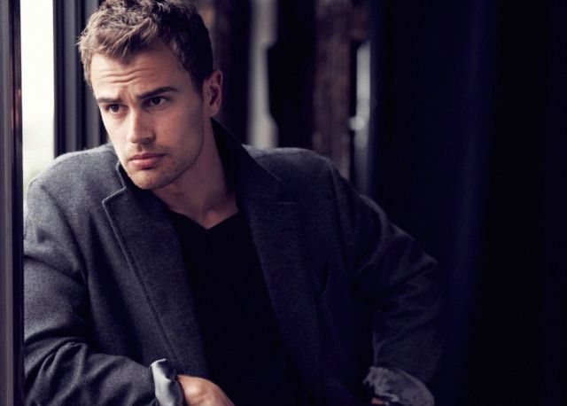 esplali_n's tweet photo. @TheyShineWithMe Theo James https://t.co/Bfk3A7FinG