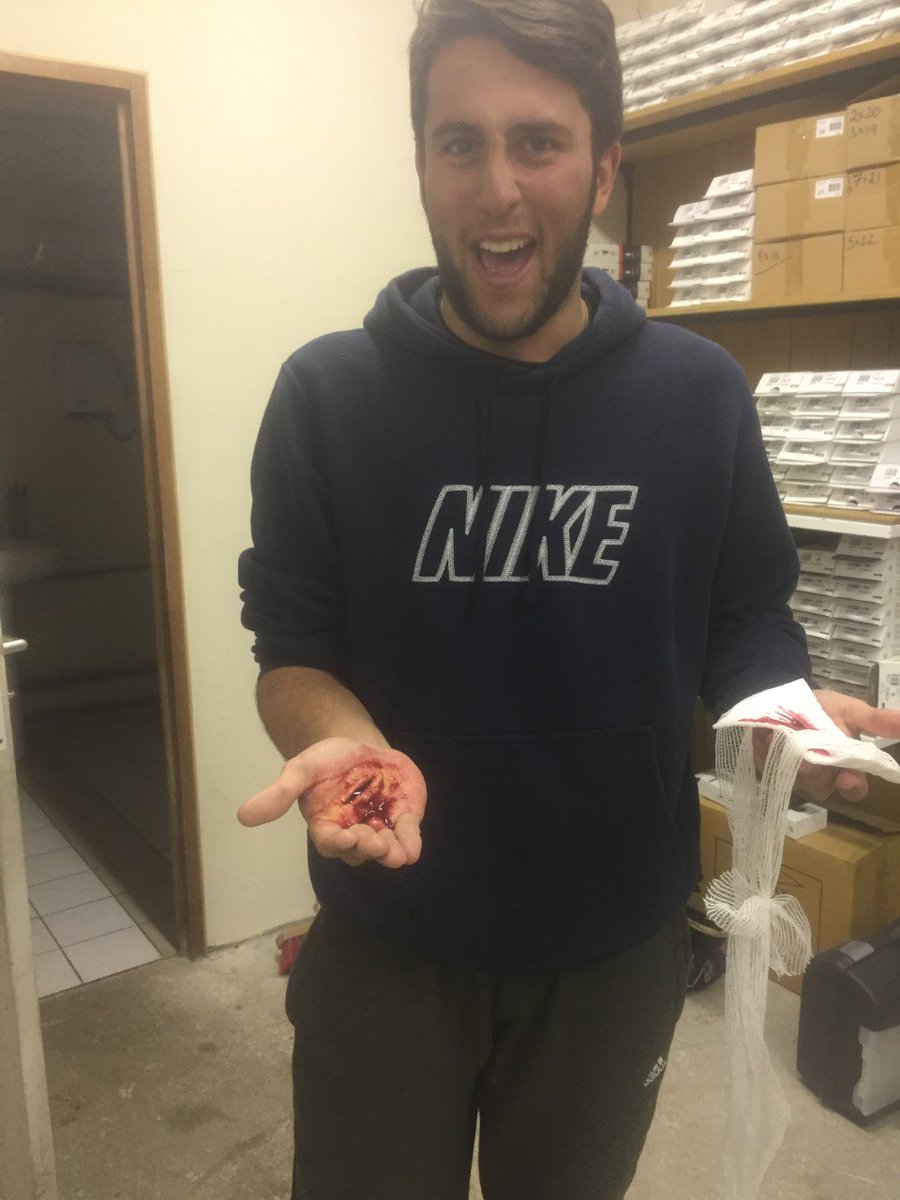 TrainingWd's tweet image. Val-d'Isere 'remote area' first aid training. These images are using our simulations.  #firstaid #ski #SmallBusiness #FakeMed