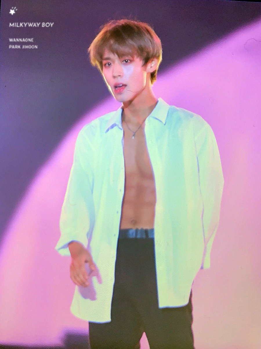 bbiroing's tweet photo. 🔥 G I V E A W A Y 🔥

finally, jihoon showed his abs! aku mau ga 1 set album pod yg adv.ver random pc &amp; sleeve

🌙RT AJA OK
🌙GA HARUS FOLLOW AKU TAPI KALO MAU MUTUALAN BOLEH BGT

end---aku kasih tau nanti 
goodluck!💘 https://t.co/GXMxV50gWp