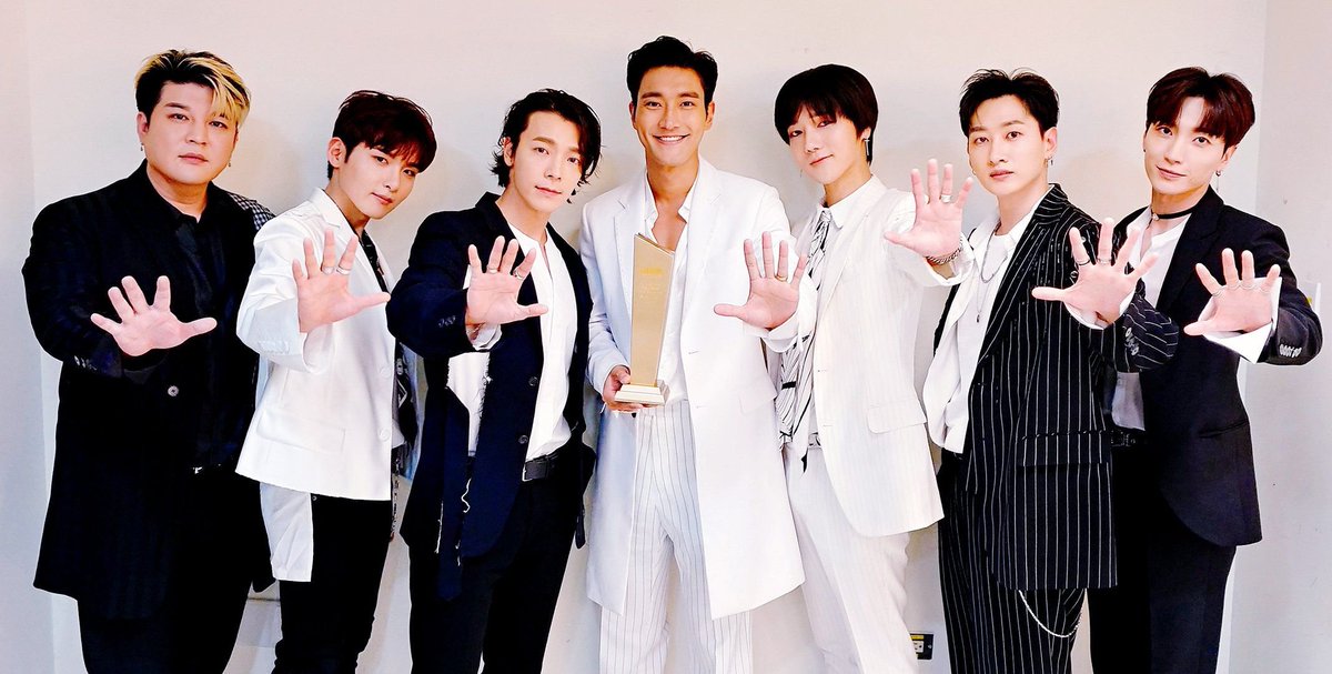 haohaofei0602's tweet photo. #ELFLoveOurKingSJ 
@SJofficial
我们是家人 你们给了我们名字  我们给你们后盾   家人之间是要互相支持 要一起牵着手走的啊  我们从不畏惧流言蜚语 因为谣言总会被打破  我们要做的 就是肩并肩一起接着走下去  我们有过约定的呀  抓好手不要放开哦💙 https://t.co/67lWwiPkFy