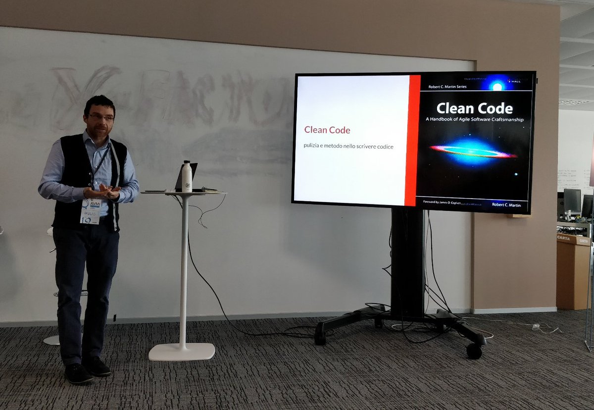 Insolito vedere una slide con Clean Code in un talk che parla di meeting? Not really... #AVMI
"Stop meeting start coding! " <a href="/giulioroggero/">Giulio Roggero</a>