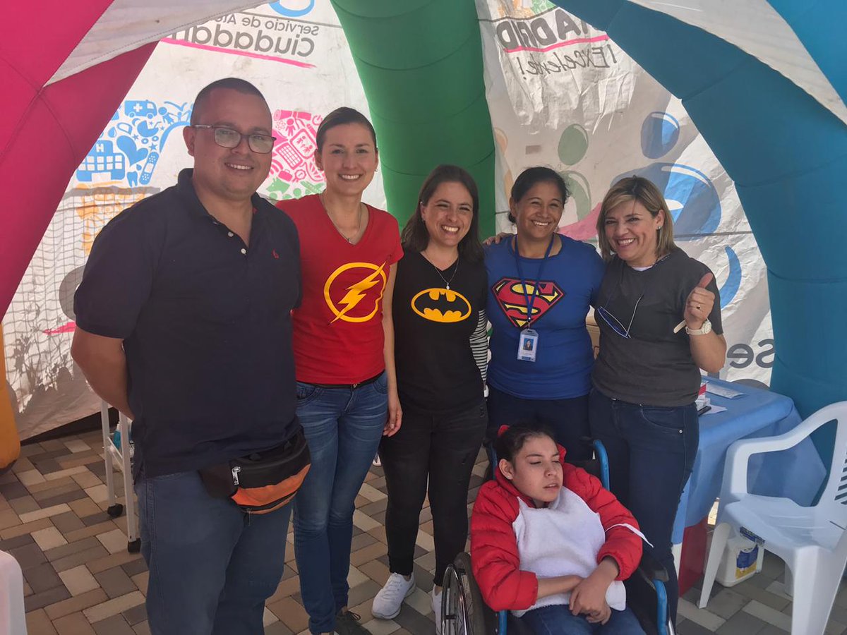 JEFSAFAC's tweet photo. Un beso, un abrazo y una vacuna, son actos de amor #hoy invitamos a todos los padres de familia a poner al día en vacunas a sus hijos #TelaPonemosFácil Primera Jornada Nacional de Vacunación De regreso al colegio #VacúnateyVacúnalos #ESMARCFAC #DMEFA @FuerzaAereaCol https://t.co/XMnd4IkyzX